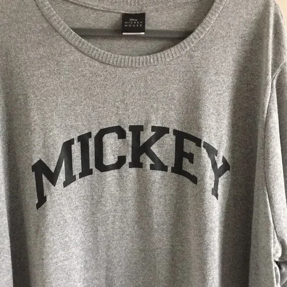 🎁10 for $100🎁 Disney sweater - Picture 3 of 6